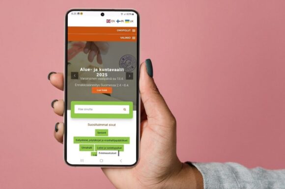 kuva kaupungin verkkosivujen mobiilinäkymästä puhelimen ruudulla